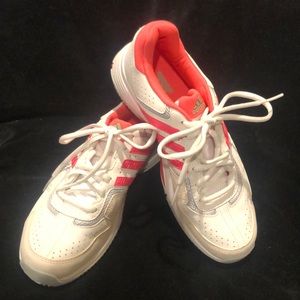 Adidas size 7 NWOT adiwear 6 Court shoes.